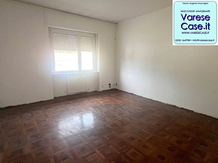 Appartamento trilocale in affitto in Via Francesco Petrarca, Cedrate, Gallarate
