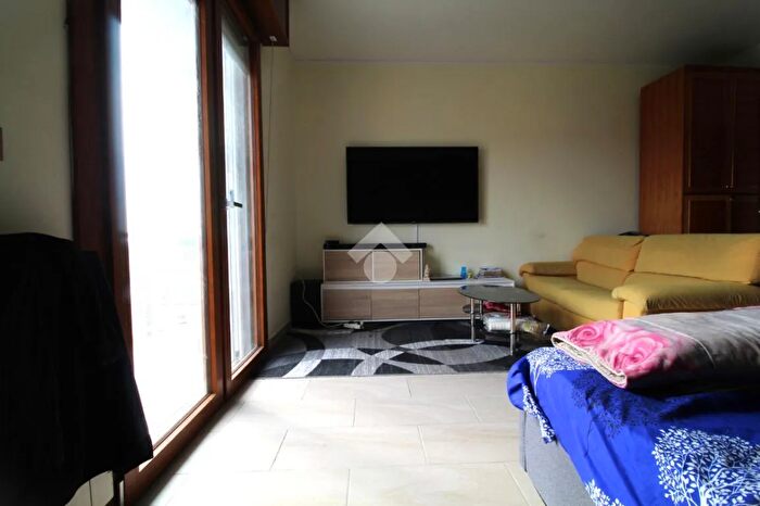 Appartamento trilocale in vendita in Via Curtatone E Montanara, Suzzara