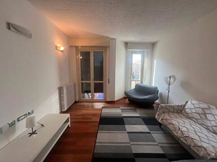 Appartamento trilocale in vendita in Via Console Marcello, Milano