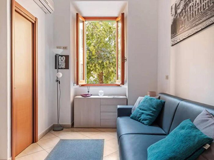 Appartamento trilocale in affitto in Via Francesco Caracciolo, Cipro, Roma