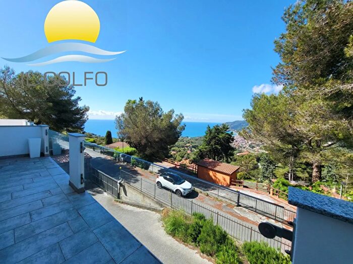 Appartamento trilocale in vendita in Strada Colla Micheri, Andora