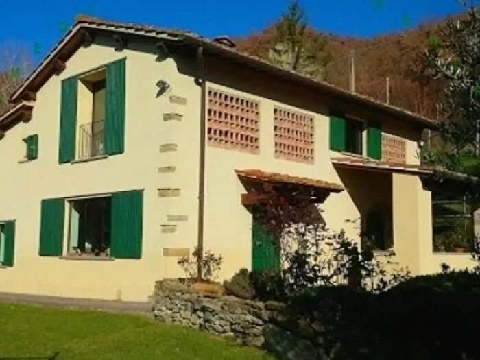 Casa con 6 locali in vendita in Fraz Ampinana, Vicchio