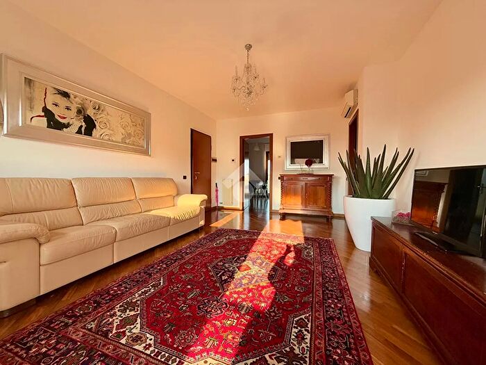 Appartamento trilocale in vendita in Via Pizzo Recastello, Bergamo