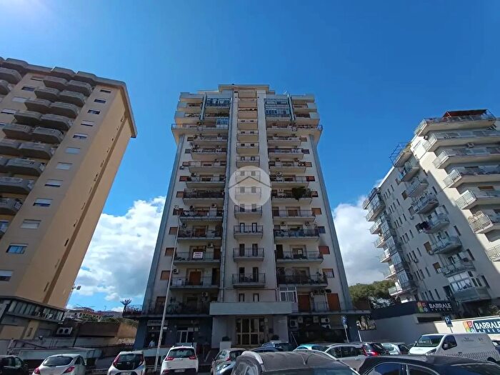 Appartamento con 6 locali in vendita in Via Aquileia, Palermo