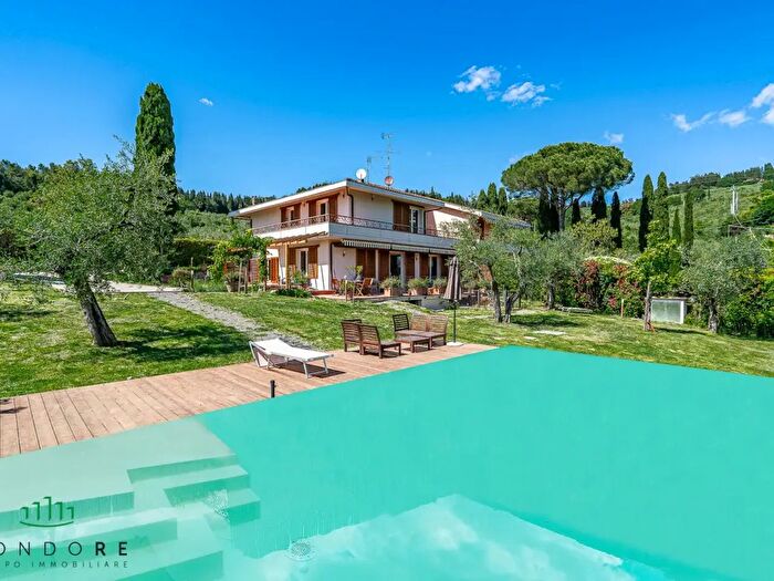 Casa con 10 locali in vendita in Firenze