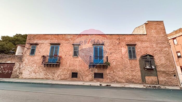 Casa con 8 locali in vendita in Palermo