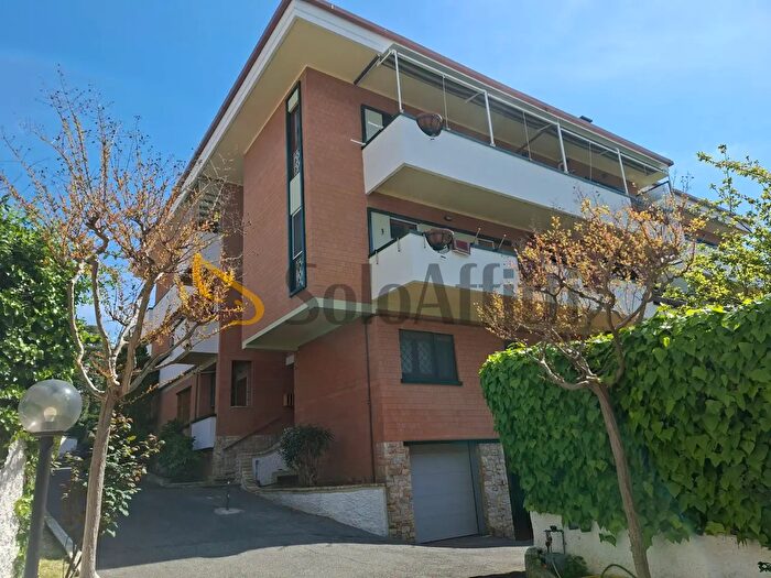 Appartamento trilocale in affitto in Via Novembre, Grottaferrata