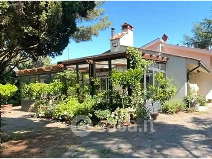 Casa con 8 locali in vendita in Livorno