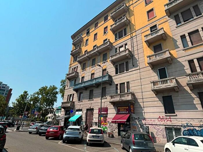 Appartamento quadrilocale in affitto in Viale Romolo, Navigli Darsena, Milano