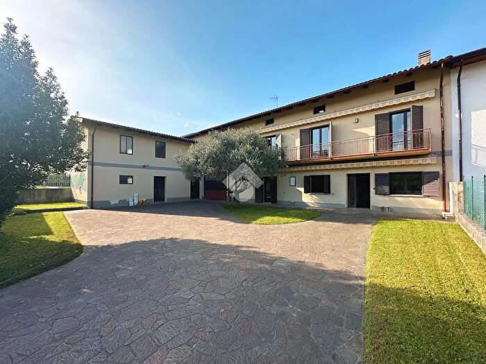 Casa con 8 locali in vendita in Via Farla, Majano