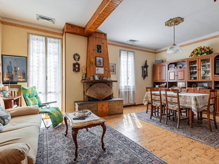 Appartamento con 5 locali in vendita in Via Giuseppe Massarenti, Massarenti, Bologna