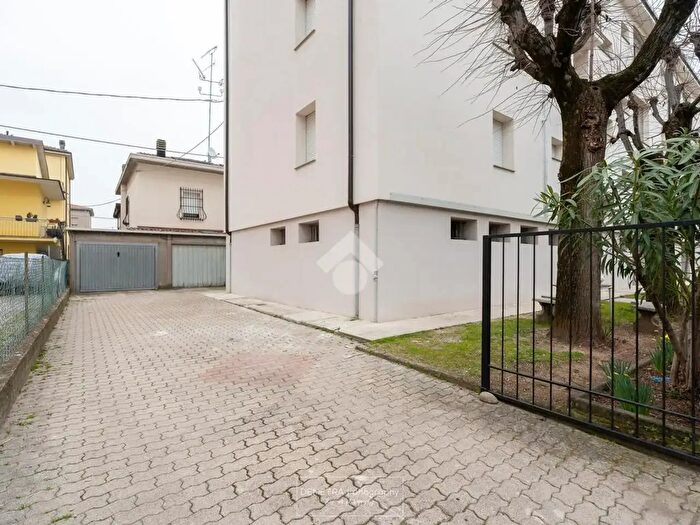 Appartamento trilocale in vendita in Via Piave, Vignola