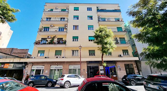 Appartamento trilocale in vendita in Via Cesare Battisti, Caserta