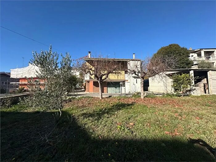 Casa con 5 locali in vendita in Via Bernardino Masci, Teramo