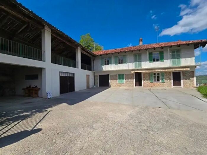 Casa con 6 locali in vendita in Diano DAlba