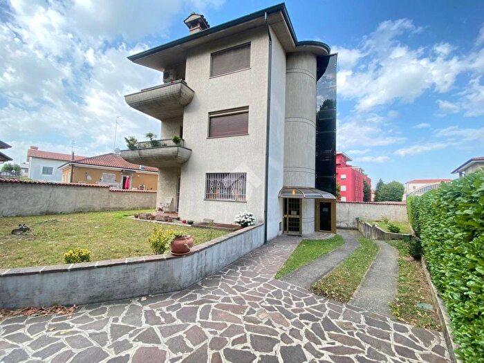 Appartamento quadrilocale in affitto in Viale XXIV Maggio, Treviglio