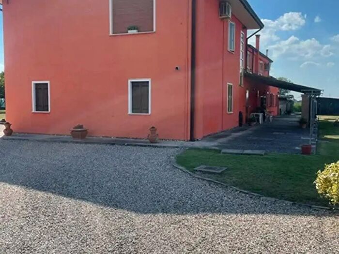 Casa con 10 locali in vendita in Castelguglielmo