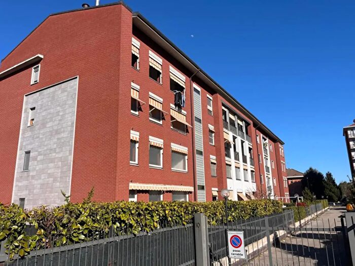 Appartamento con 5 locali in vendita in Piazza Pertini, Beinasco