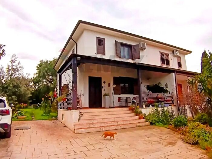 Casa con 7 locali in vendita in Viale Mistral, Carini