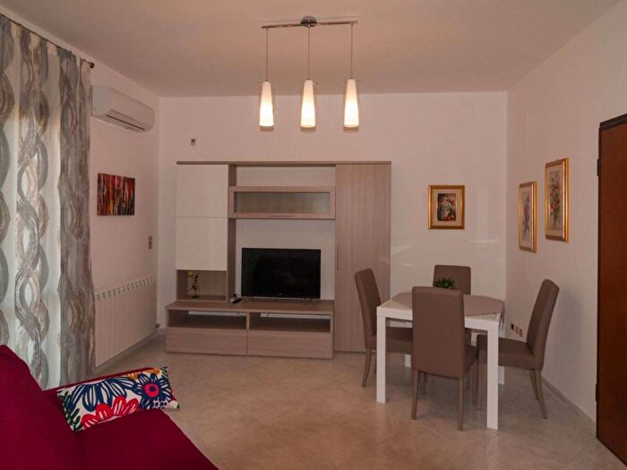 Appartamento trilocale in affitto in Via Grotta Santa, Grottasanta Tunisi, Siracusa