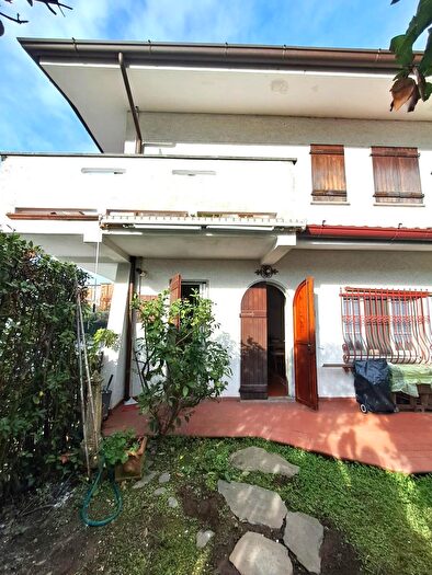 Casa trilocale in vendita in Massa