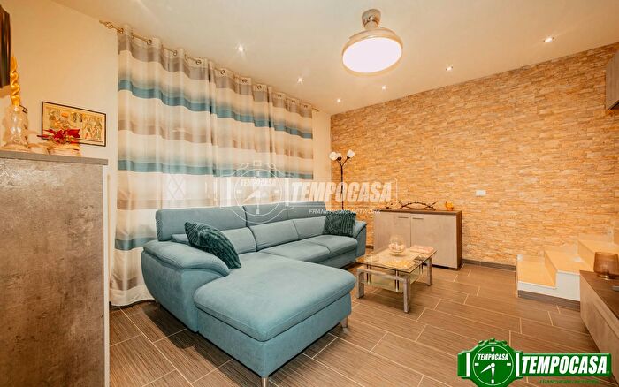 Casa con 5 locali in vendita in Via Umberto I, Lungavilla