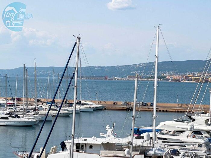 Casa trilocale in affitto in Strada per Lazzaretto, Centro, Muggia
