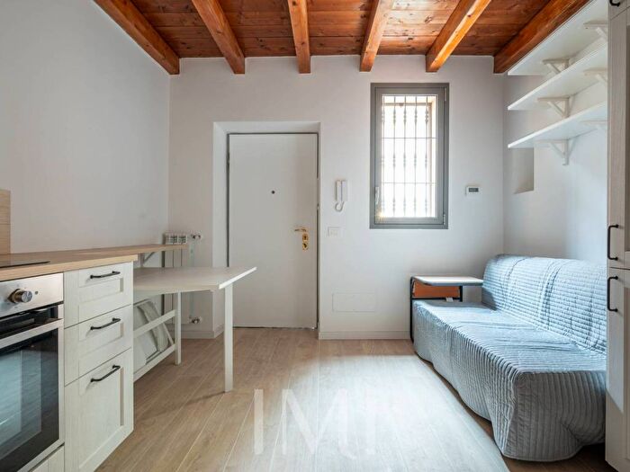 Appartamento bilocale in affitto in Corso San Gottardo, Milano