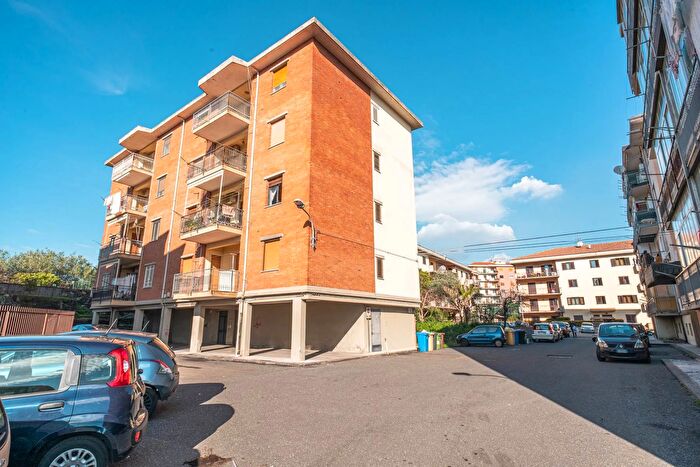 Appartamento con 5 locali in vendita in Via Arnaldo Cantani Acireale, Acireale