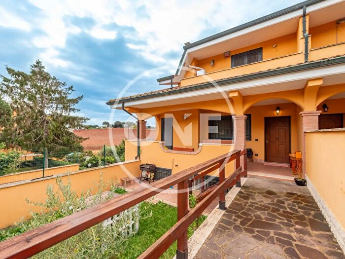 Casa con 5 locali in vendita in Via Alessandro Vivenza, Roma