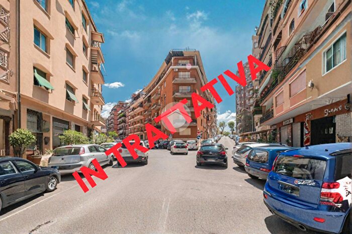 Appartamento trilocale in vendita in Via T Cartella, Roma