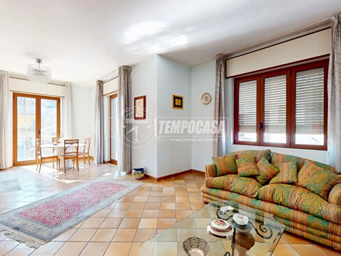 Casa con 6 locali in vendita in Viale Europa, Aversa