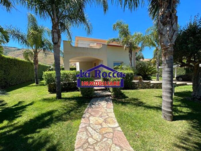 Casa quadrilocale in vendita in Contrada Fraginesi, Castellammare Del Golfo