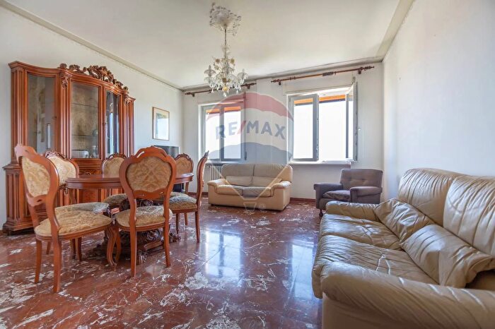 Appartamento con 5 locali in vendita in Via dei Martiri Lancianesi, Chieti