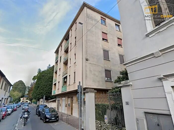 Appartamento trilocale in vendita in Via San Fruttuoso, Monza
