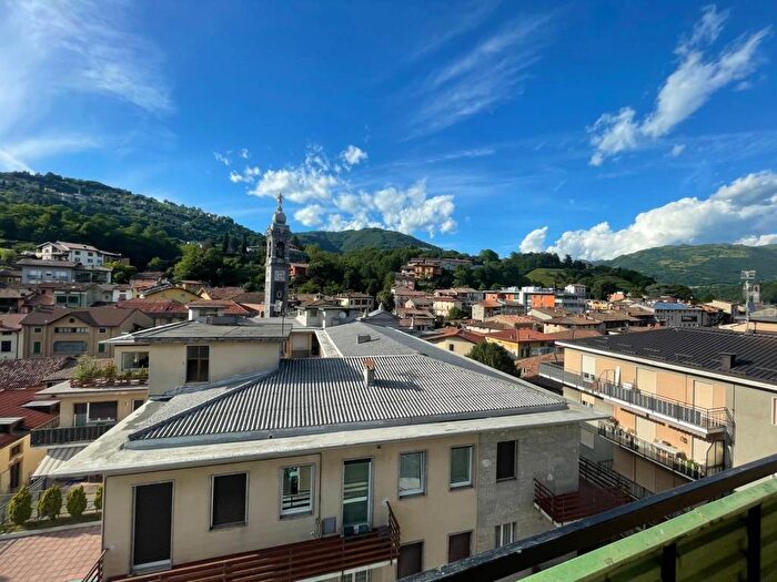 Appartamento trilocale in affitto in Via Benedetto Maffeis, Centro, Gazzaniga