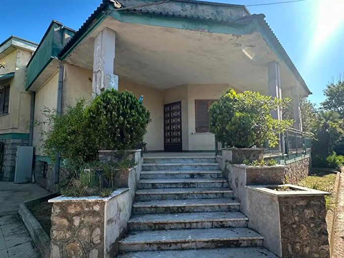 Casa con 5 locali in vendita in Castel Volturno