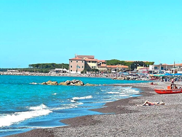 Appartamento trilocale in affitto in Marina di Cecina, Cecina