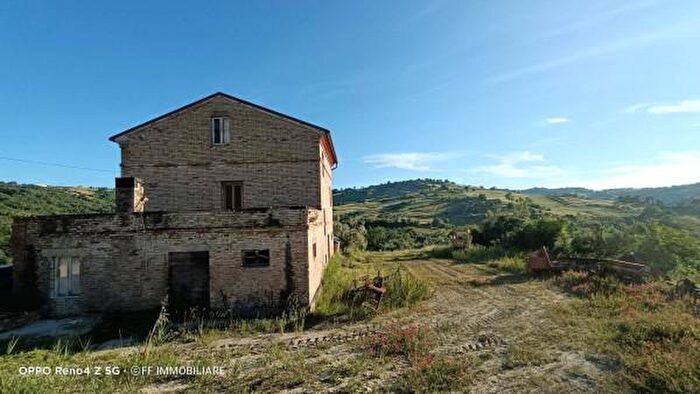 Casa con 5 locali in vendita in Contrada Salegnano, Falerone