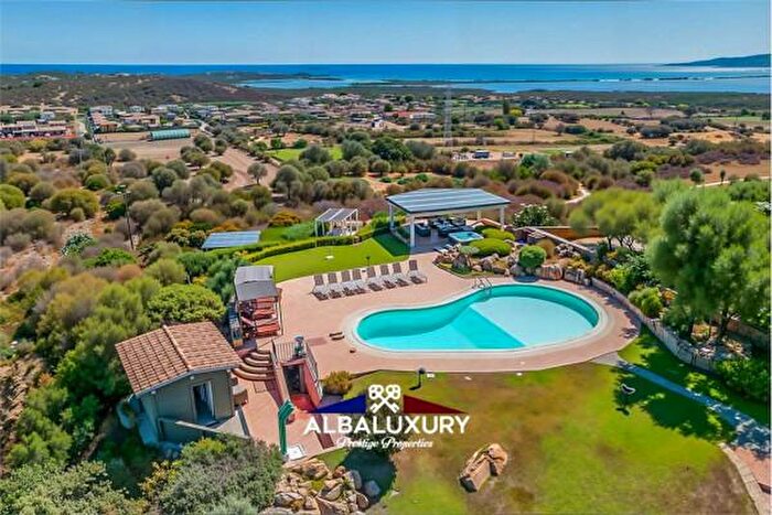 Casa con 6 locali in vendita in Via delle Isole, San Teodoro