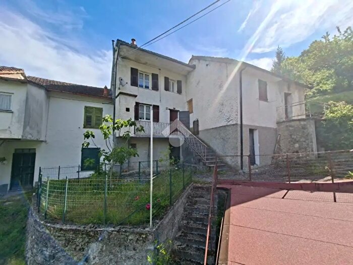 Casa con 7 locali in vendita in Località Selva di Vobbia, Vobbia
