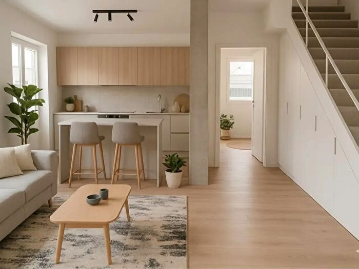 Appartamento trilocale in vendita in Via Pianello del Lario, Roma