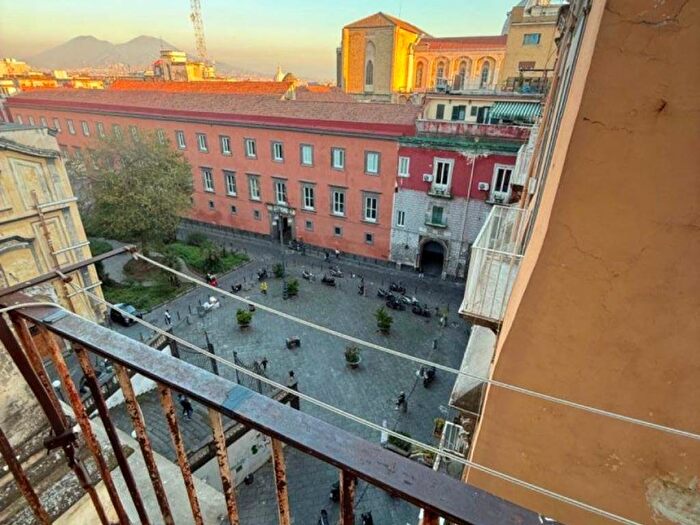 Appartamento trilocale in affitto in Via Duomo, Tribunali, Napoli