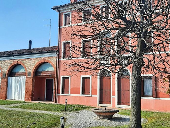 Casa con 5 locali in affitto in Via Roma, Breda, Breda di Piave