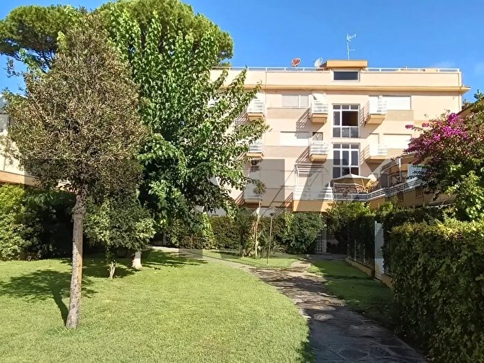 Appartamento trilocale in vendita in Via Santa Marinella, Fiumicino