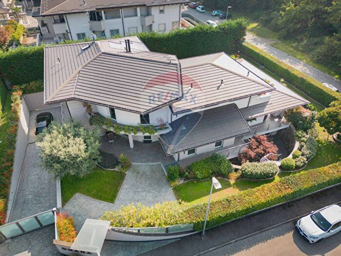 Casa con 6 locali in vendita in Via Gozzano, Villa Cortese