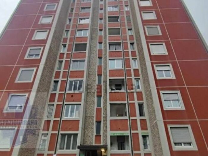 Appartamento trilocale in vendita in Via dei Salici, Milano