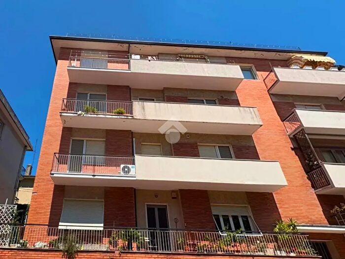 Appartamento quadrilocale in vendita in Via Friuli, Ancona