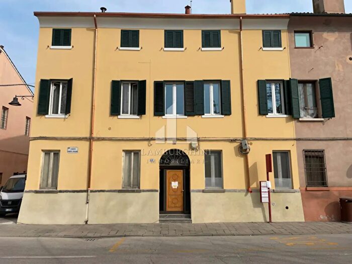 Appartamento quadrilocale in vendita in Corso Porta Mare, Ferrara