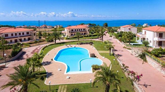 Casa con 6 locali in vendita in Contrada Vetticello, Belvedere Marittimo